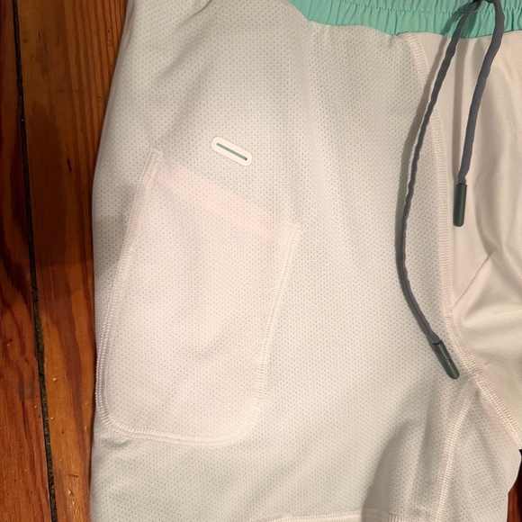 Lulemelon Mens Pace Breaker Shorts Mint Green Size: LG - Picture 5 of 11